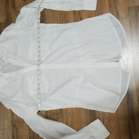 BEACHLUNCHLOUNGE COLLECTION White Viscose Button-up Tab Sleeved Blouse - Picture 5 of 10